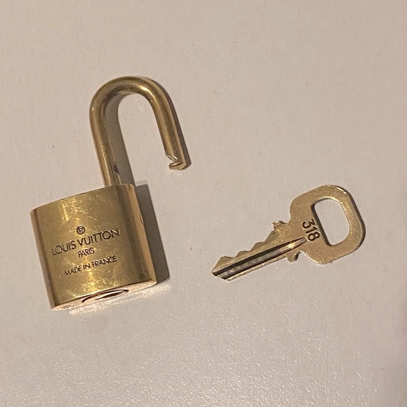 LV - Louis vuitton lock and key - Picture 5 of 5